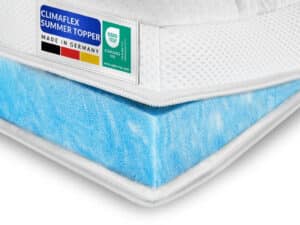 ClimaFlex Topper Tencel, weiß, mit blauer Schutzfolie, Nahaufnahme der Matratzenauflage