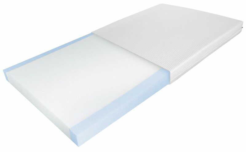 Babymatratze mit abnehmbarer, atmungsaktiver Hülle und hochwertigem Schaumkern in Weiß und Blau.