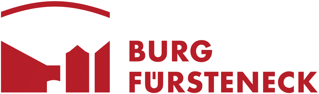 Logo der Burg Fürsteneck in Rot, bestehend aus stilisierten Gebäuden und Schriftzug.