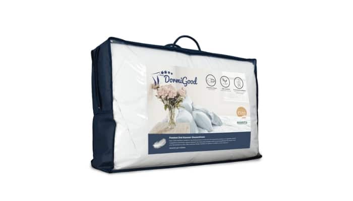 Kissen in Verpackung von DornilGood, weißes Design, mit Pflegehinweisen und Produktdetails auf der Vorderseite.