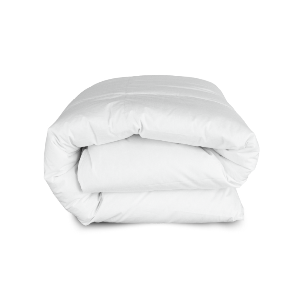 Weiß gefaltete Daunendecke, weich und warm, ideal für verschiedene Jahreszeiten.