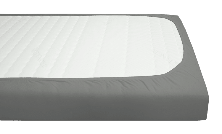 Spód antracytowego prześcieradła z bawełny