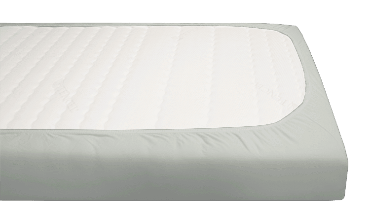 Prześcieradło z gumką w kolorze jasnoszarym, pasujące do materacy z zaokrąglonymi narożnikami, wykonane z wysokiej jakości materiału.