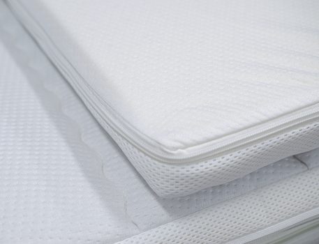 Topperbezug aus Tencel mit Reißverschluss, weiß, atmungsaktiv und weich, für optimalen Schlafkomfort.